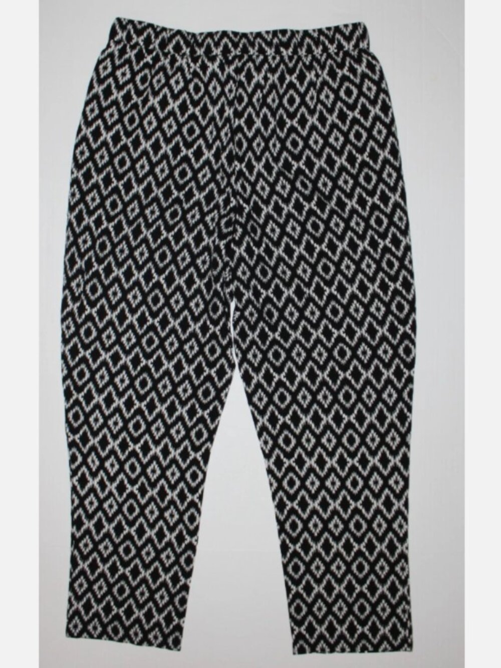 Tahari Sz M Diamond Pattern Pants with Stretch Waist NWT Black & White